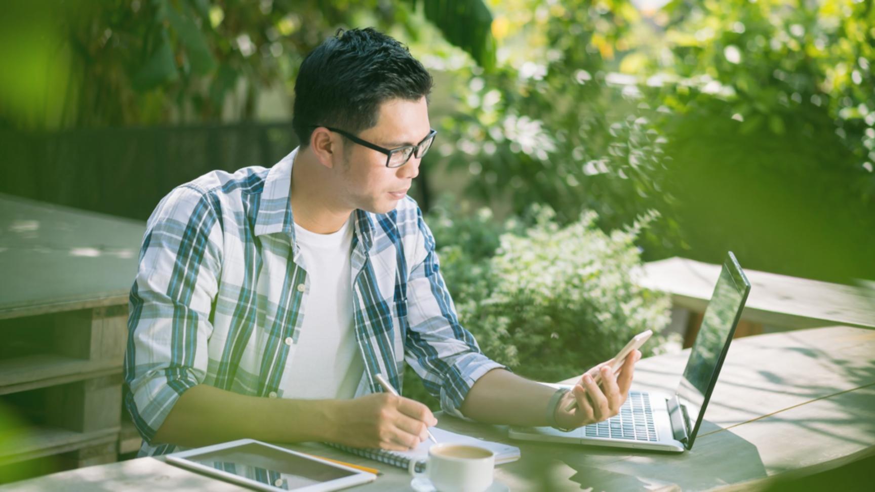 Grupa uczestników szkolenia podczas pracy